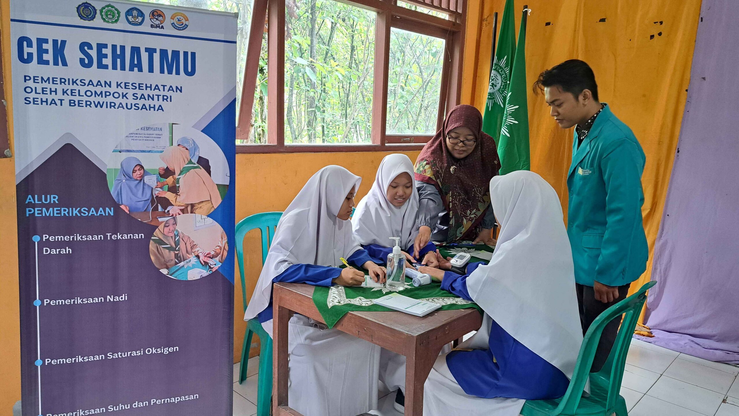 You are currently viewing Tim Pengabdian UMS Sukses Gelar Pendampingan Pelayanan Kesehatan “Cek SehatMu” di SMK At-Taqwa Muhammadiyah Miri Sragen
