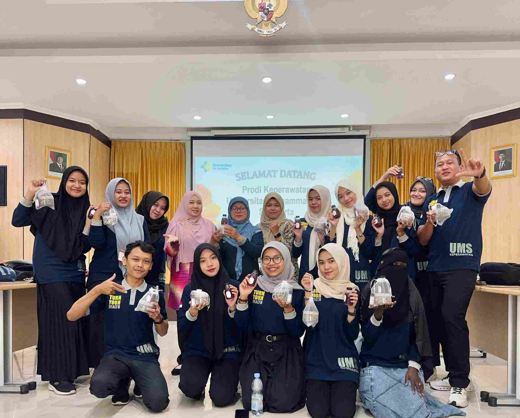 Read more about the article Kelas International Tingkatkan Kompetensi Melalui Workshop Aromatherapi di Hortus Medicus Tawangmangu